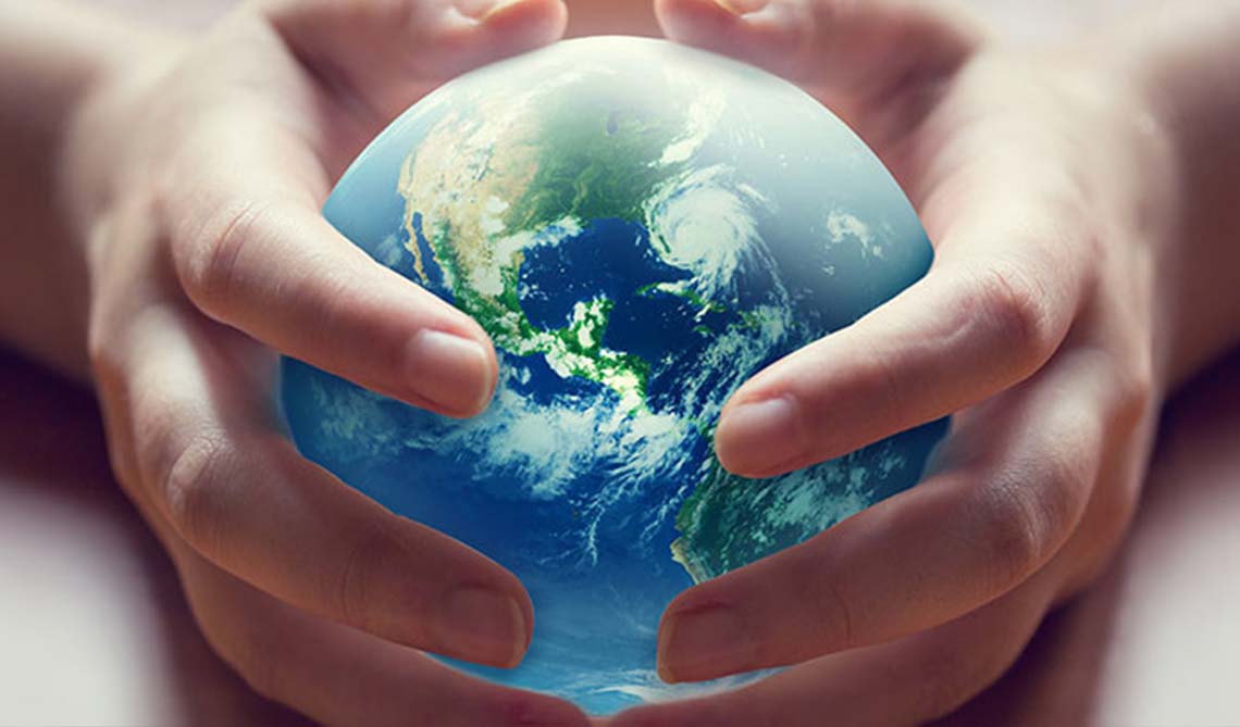 <span>Telma Medeiros Brito<br /><br></span><br><br><span>Os transportes estão sempre presentes no mundo do turismo: antes, durante e depois das viagens, além de poder ser a atração principal. Por isso é tão importante que o profissional de turismo estude os meios de transporte disponíveis, suas peculiaridades e funções de acordo com as características de cada local.   <br /> 	Assim, se o agente de viagens unir a estes dados, o perfil de seu cliente e o conhecimento dos destinos turísticos, poderá montar uma viagem perfeita.   <br /> 	Esse material tem o objetivo de aprofundar os conhecimentos dos profissionais e estudantes de turismo em transportes (modais), sua diversidade e interdependência com o setor turístico, daí o nome Multimodalidade Turística.     <br /> 	Não basta somente conhecer as cidades e as atrações turísticas de cada local, e sim, conhecer a melhor forma de aproveitá-los, de acordo com a necessidade e o desejo de cada cliente.  <br /> 	Com o estudo da Multimodalidade Turística, o leitor conhecerá com detalhes, os principais meios de transportes, suas funções, características, pontos fortes e fracos, ganhando com isso uma ferramenta indispensável para prestar um serviço de qualidade, que com certeza, será memorável a seu cliente.  <br /> </span>